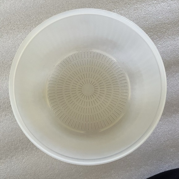 Tupperware Vintage Colander Strainer Base Bowl 10" - Picture 1 of 5